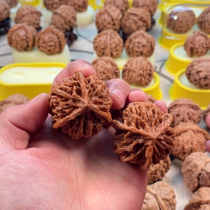 平***生桃核吊坠帝王三棱正奔