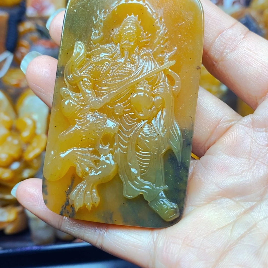 未镶嵌石英质玉（黄龙玉）颈饰