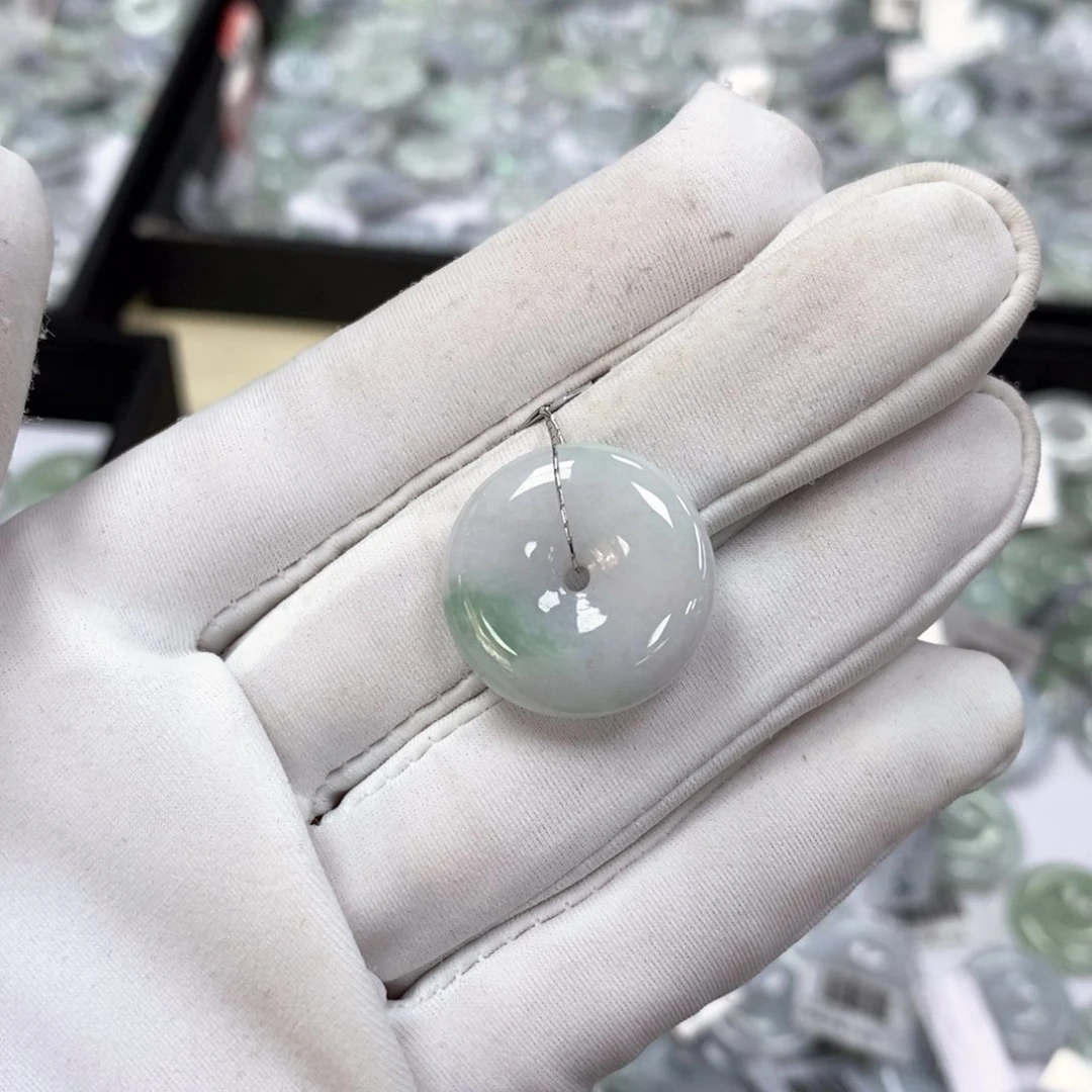 翡翠颈饰未镶嵌平安扣