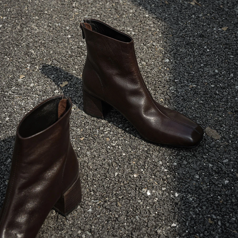 短靴女款2026新年战靴法式气质时髦新年靴软底真皮方头百搭女靴子