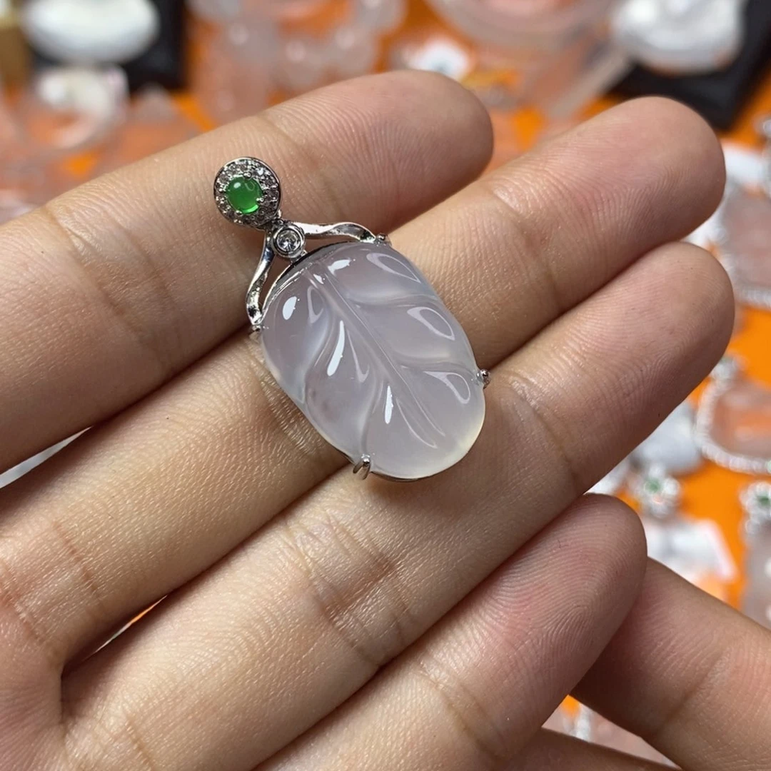 石英质玉未镶嵌吊坠(不含链)叶子