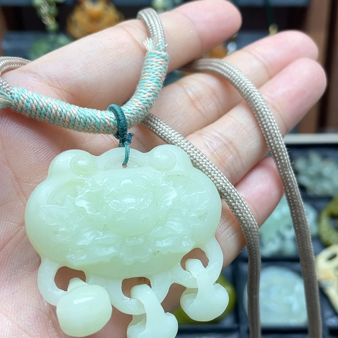 未镶嵌蛇纹石玉颈饰