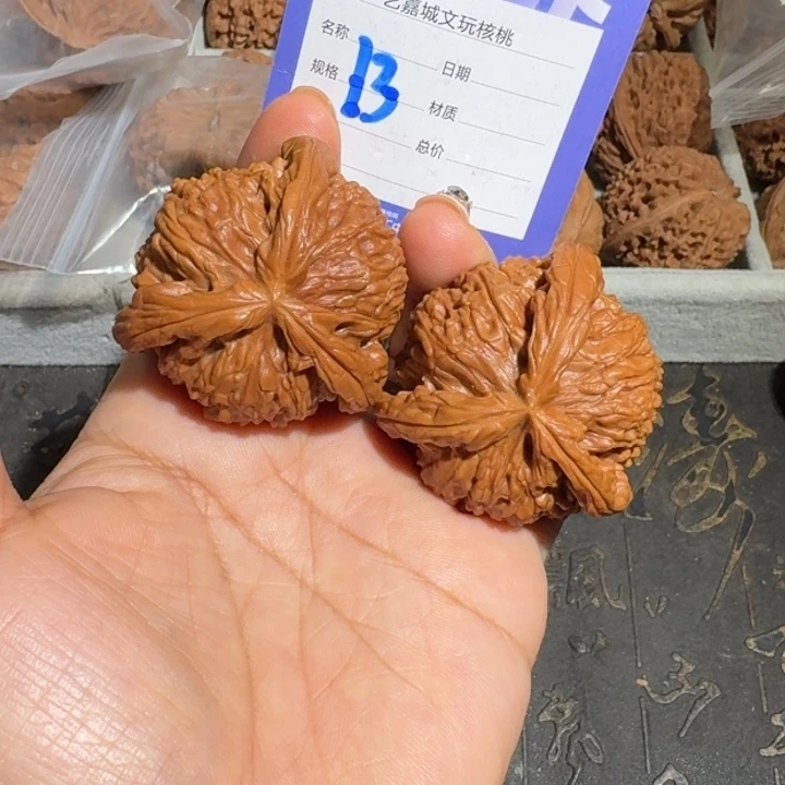 文玩核桃把件43工艺白狮子头三棱