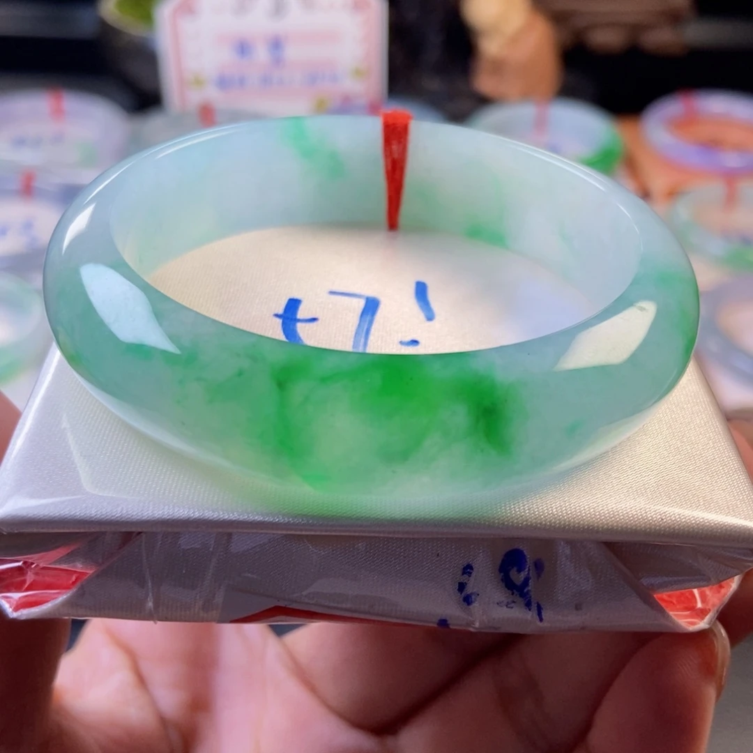 翡翠未镶嵌手镯19冰透飘翠