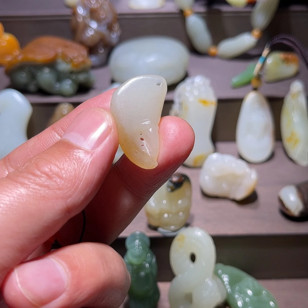 ￴***欢和田玉未镶嵌车挂