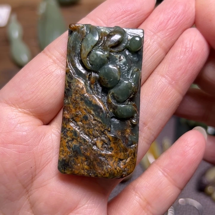 岫岩河磨玉（透闪石质玉）未镶嵌颈饰