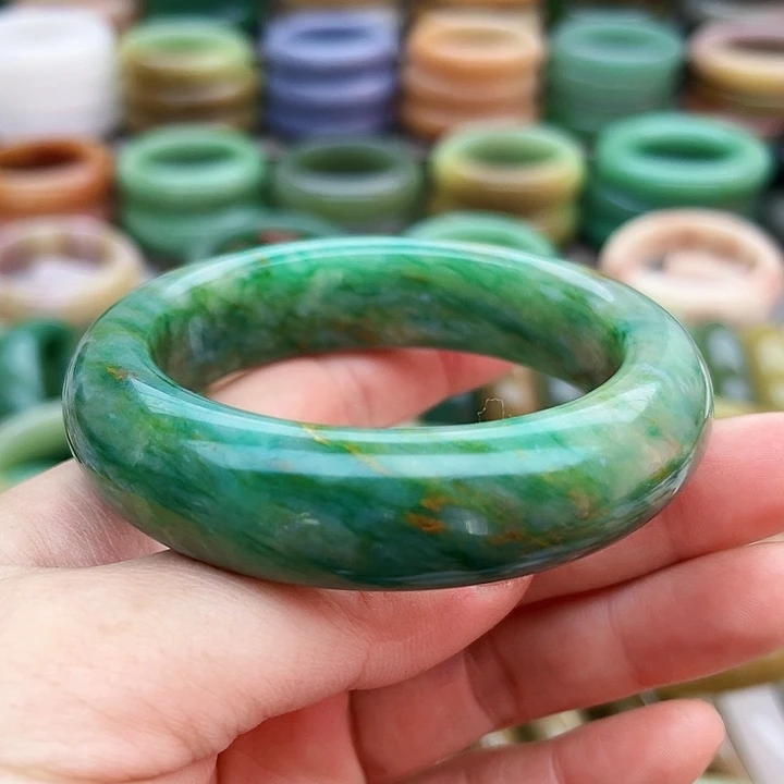 未镶嵌手镯（圆镯）石英质玉