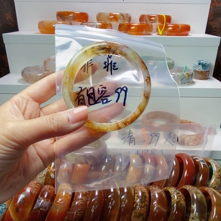 玛瑙/玉髓手镯未镶嵌菲*