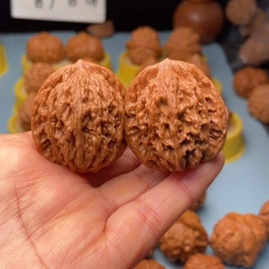 文玩核桃吊坠虎头全品 35