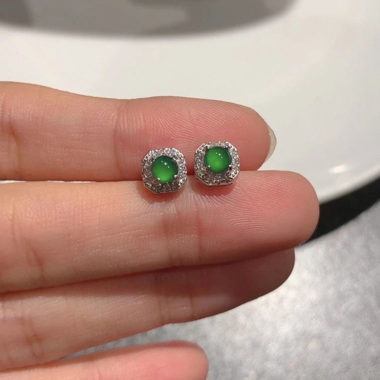 s925银辣绿方糖小耳钉（卡4）