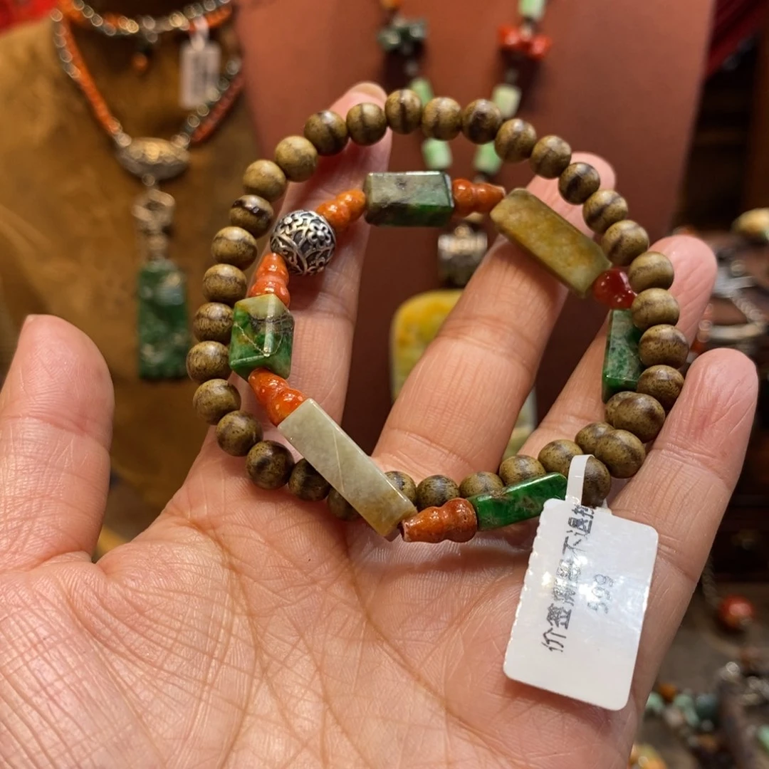 翡翠吊坠(赠链)未镶嵌