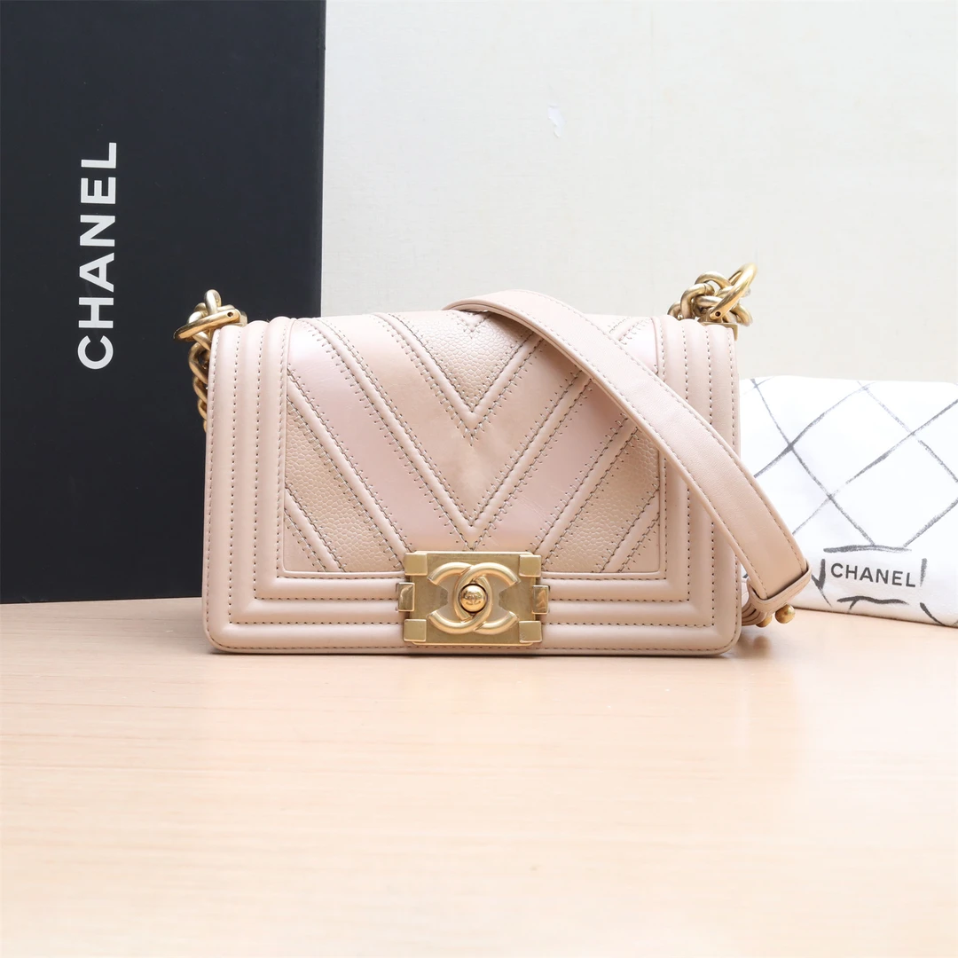 95新 Chanel/香奈儿 大头活动Leboy 小号 粉色 22开 金扣 V纹