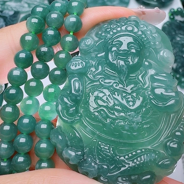 翡翠未镶嵌颈饰多样性发其一