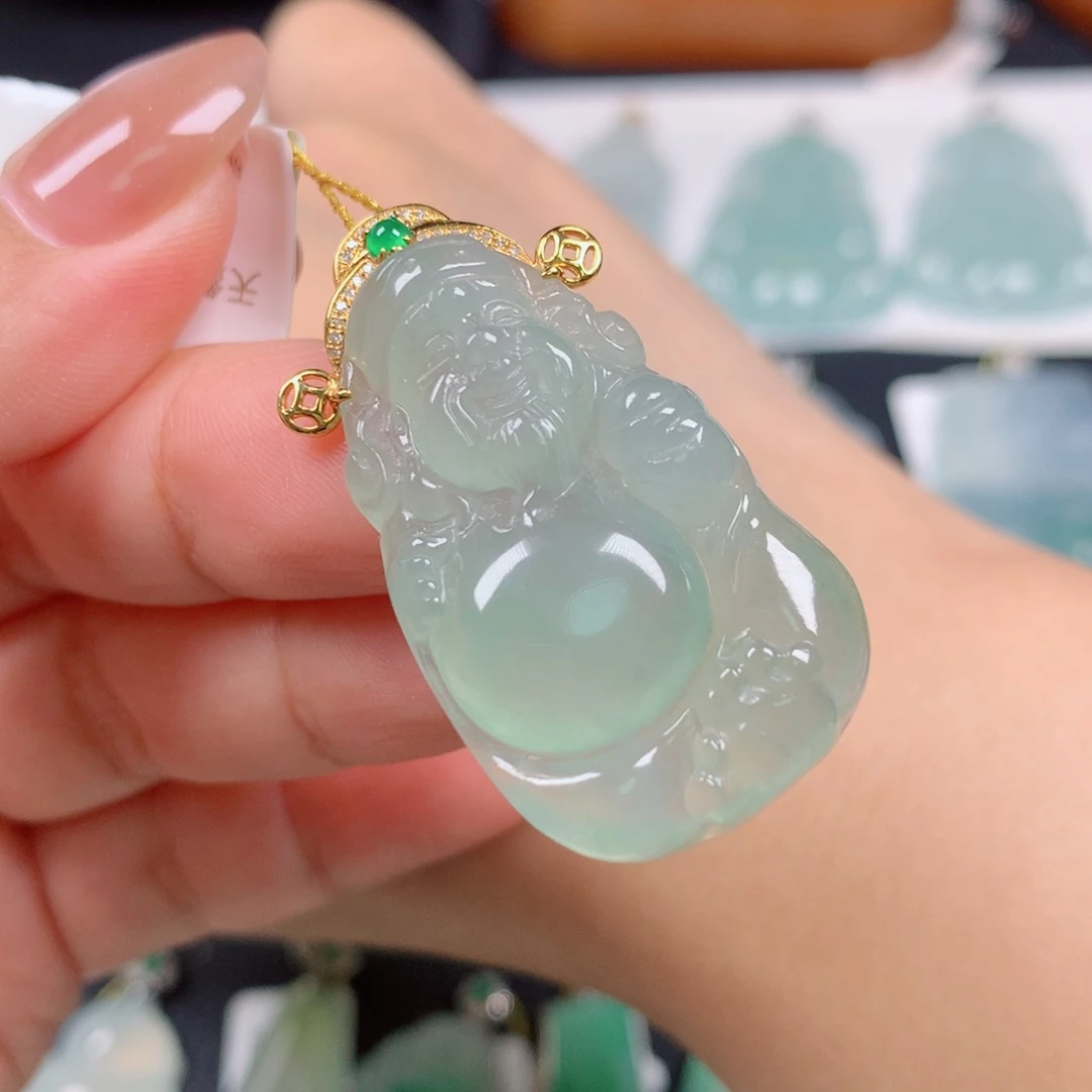翡翠18K金镶嵌颈饰财神