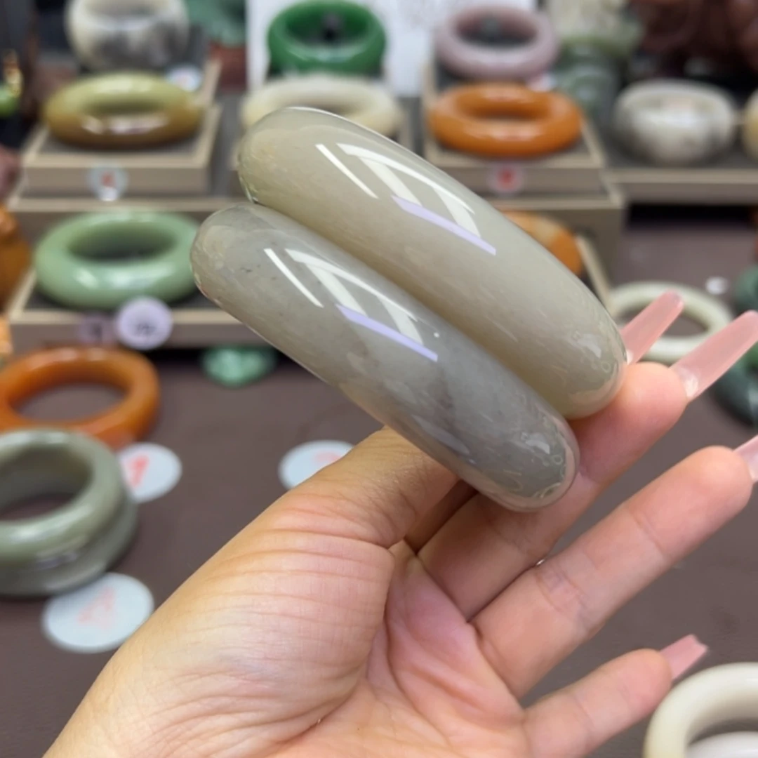 未镶嵌手镯石英岩玉