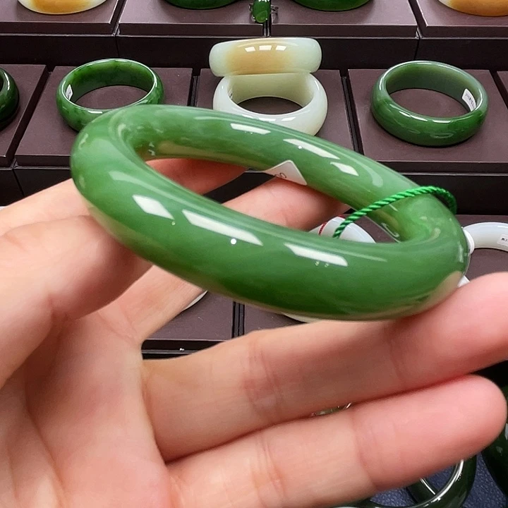 和田玉未镶嵌手镯