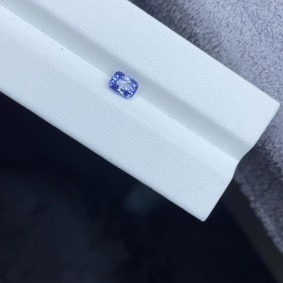 蓝宝石裸石1.1Ct。