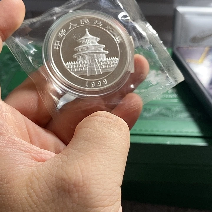 纯银寅*子原封99年1盎司猫一枚如图