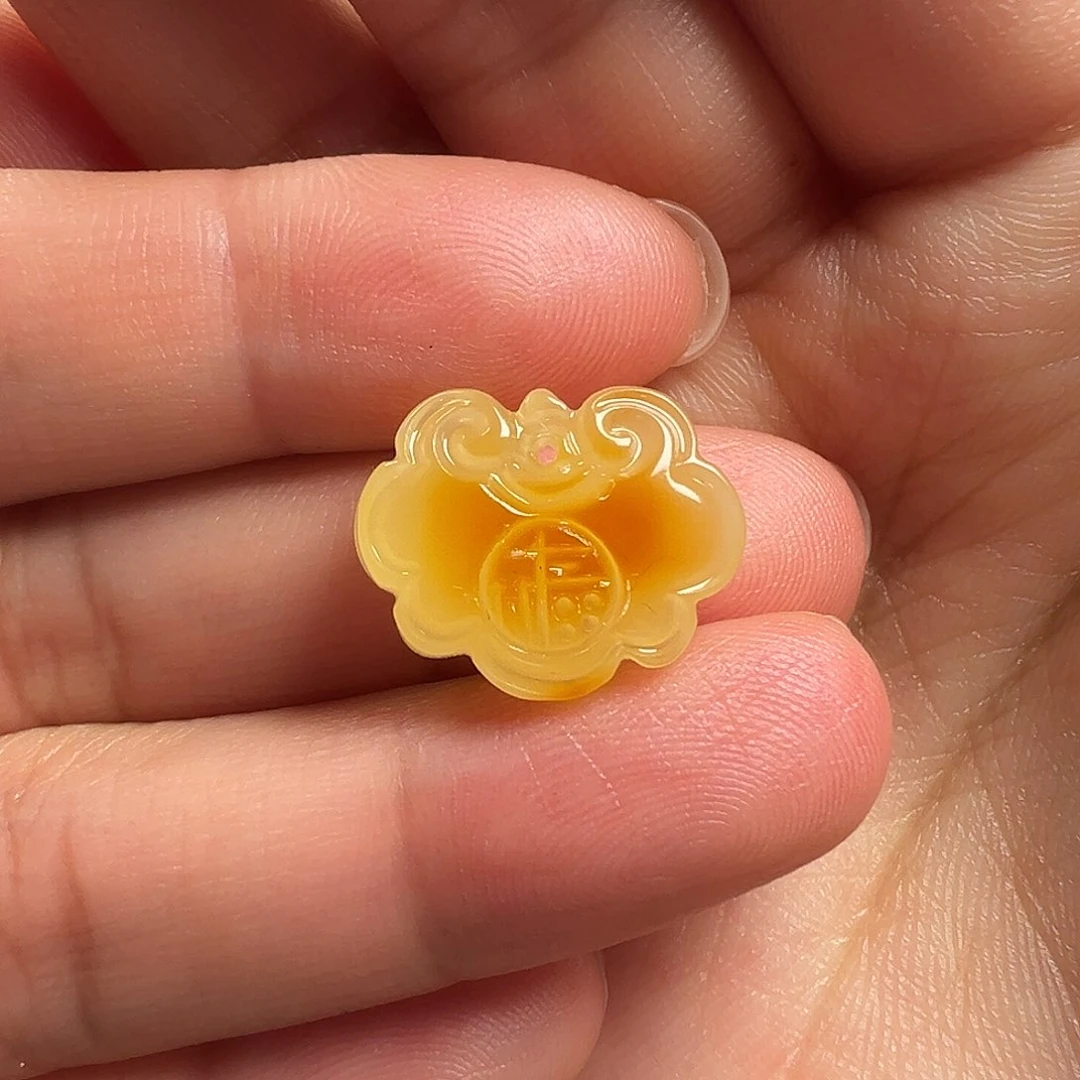 蜜蜡颈饰未镶嵌双面平安如意锁