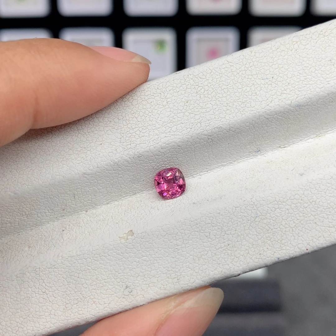 裸石未镶嵌尖晶石0.62克拉