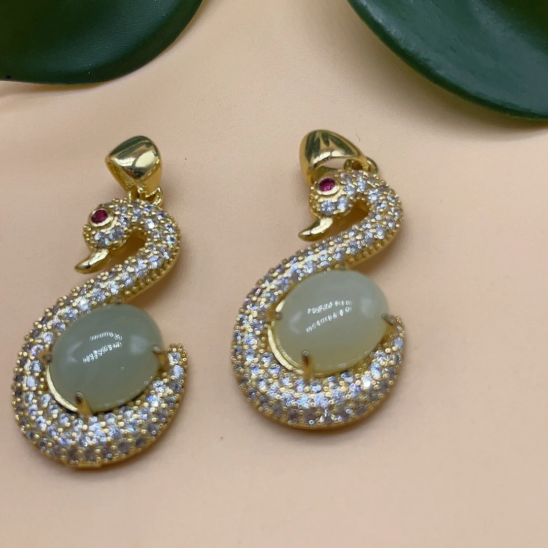 【玉美人】合金镶嵌和田玉小天鹅吊坠（多样性发货拍一发一）