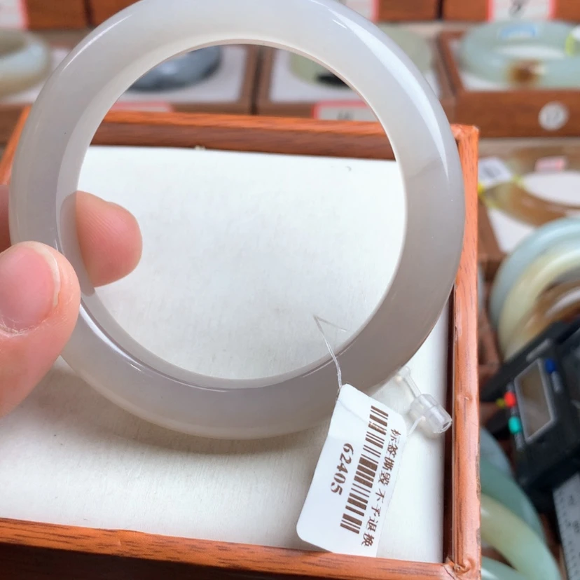 【闪购商品】和田玉手镯未镶嵌15号，57.2