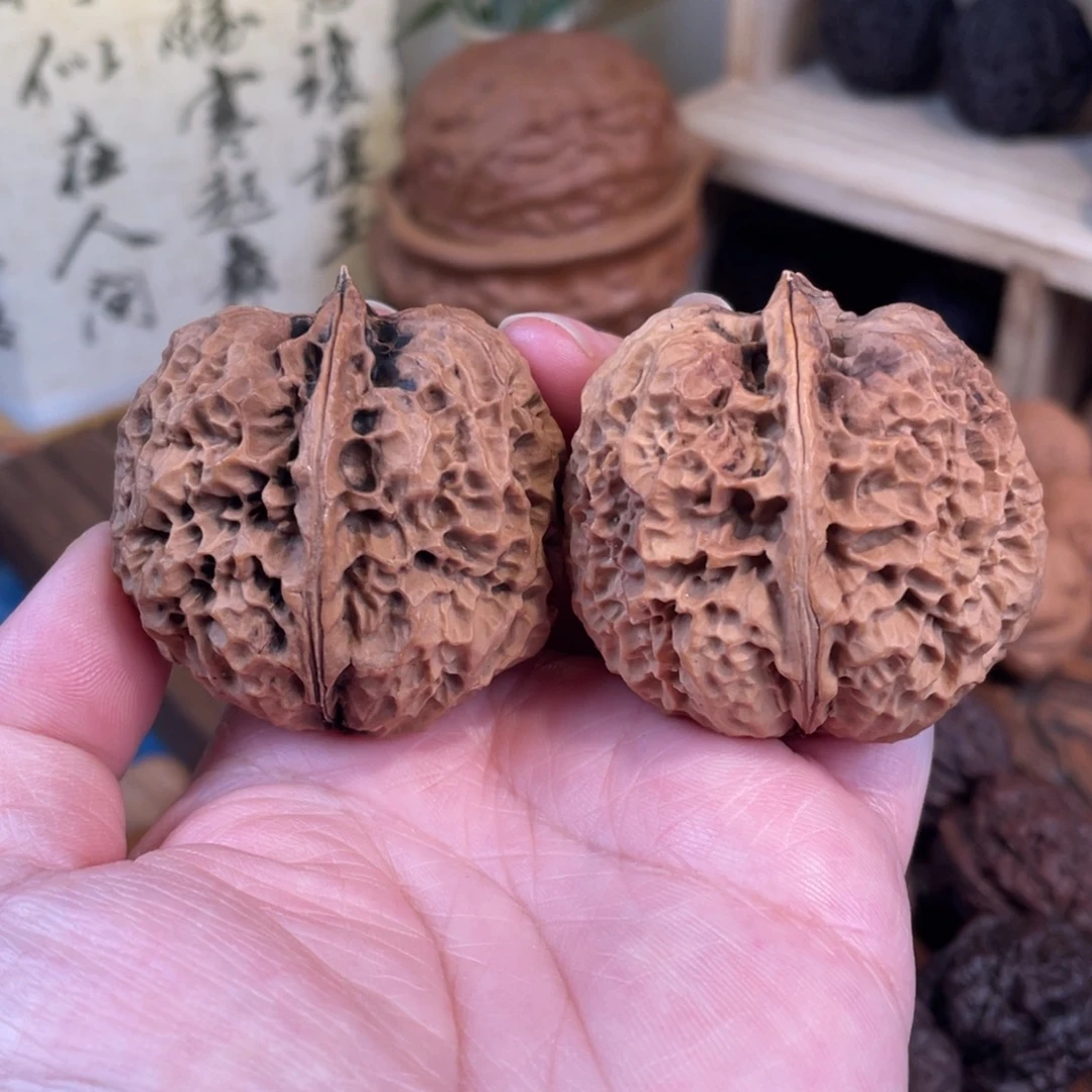 文玩核桃把件麒麟绣球44磕尖