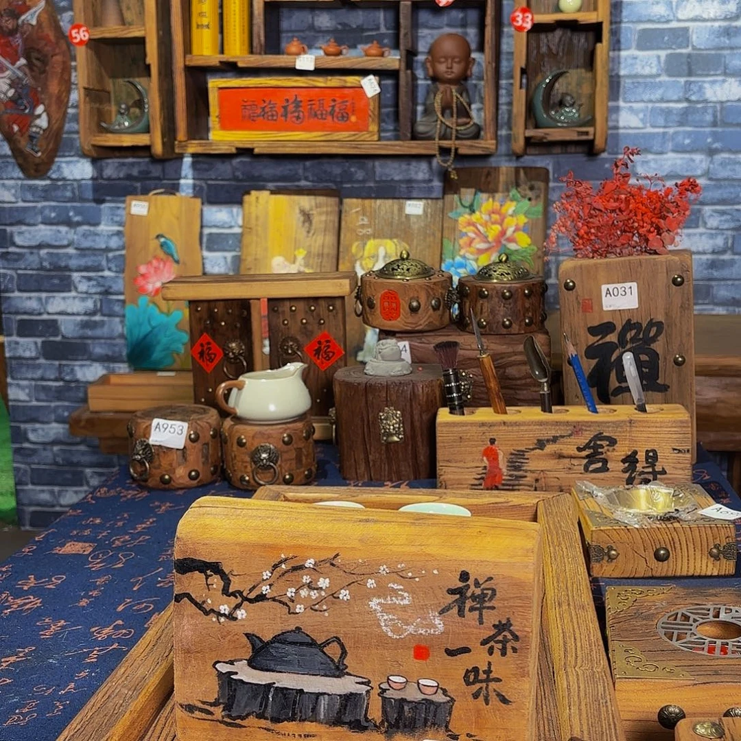 风化老门板丙烯画