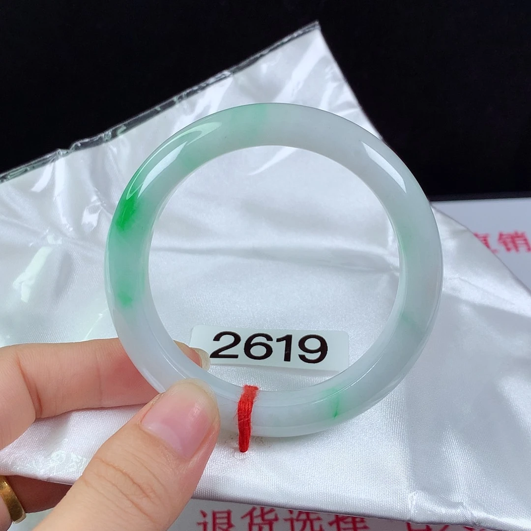 翡翠手镯未镶嵌55圈