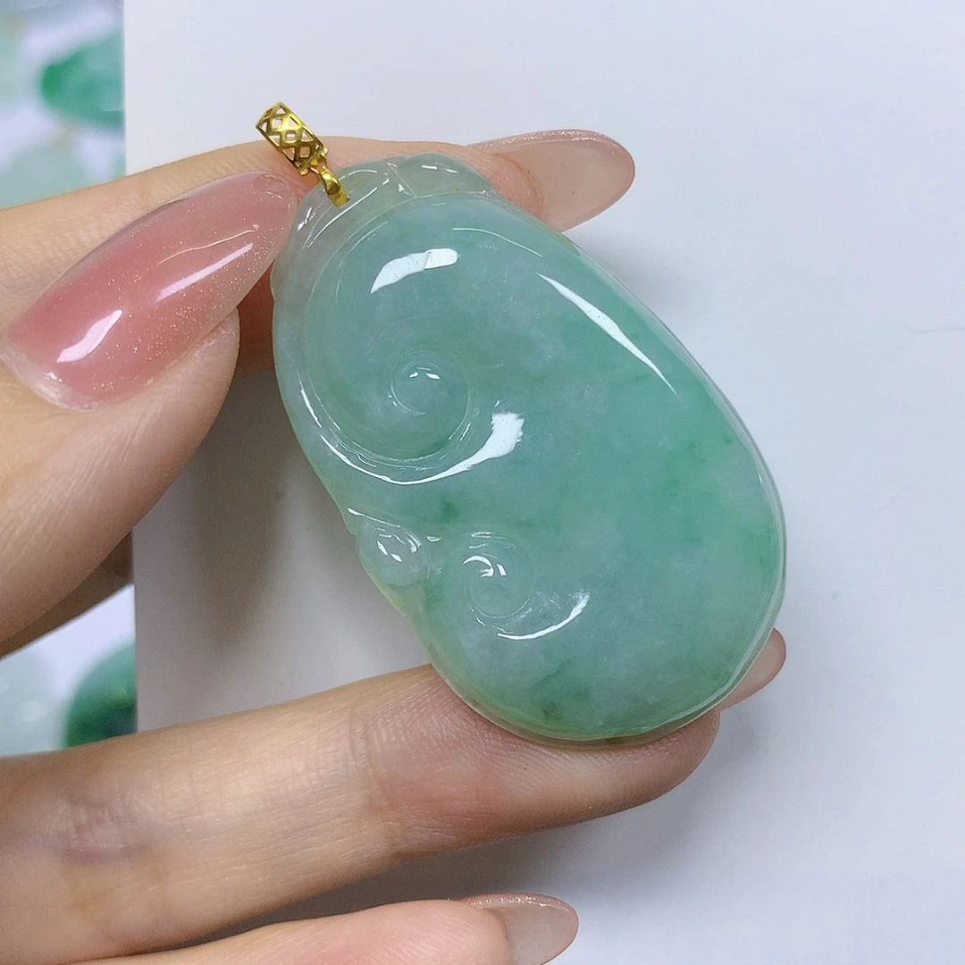 翡翠18K金镶嵌颈饰挂件