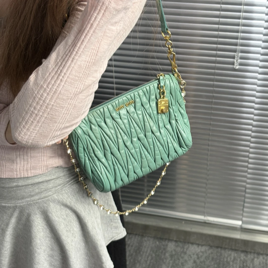 95新 MIU MIU/缪缪 绿色褶皱单肩腋下包jx