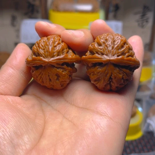 文玩核桃吊坠白狮