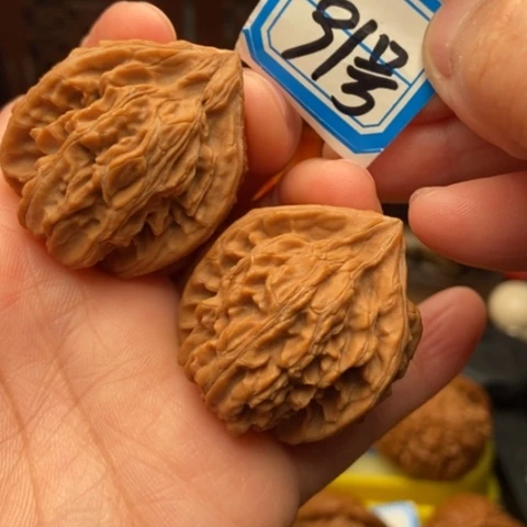 文玩核桃吊坠三棱35