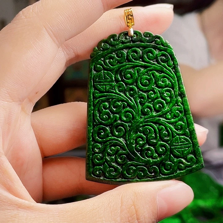 翡翠18K金镶嵌颈饰多样性