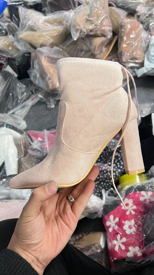 短靴冬保暖女秋冬高跟尖头靴子粗跟时尚女靴百搭时装靴加绒