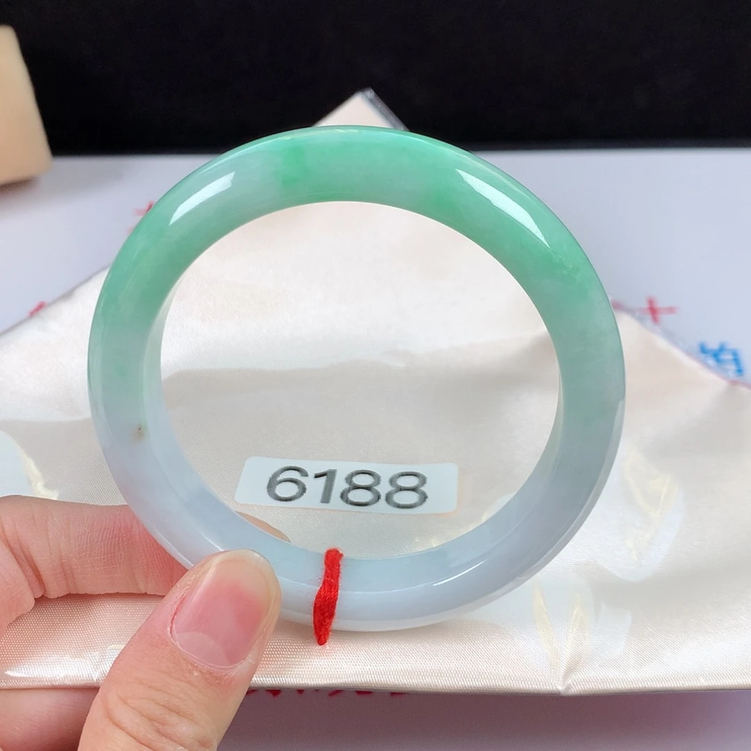 【闪购商品】翡翠手镯未镶嵌59圈口