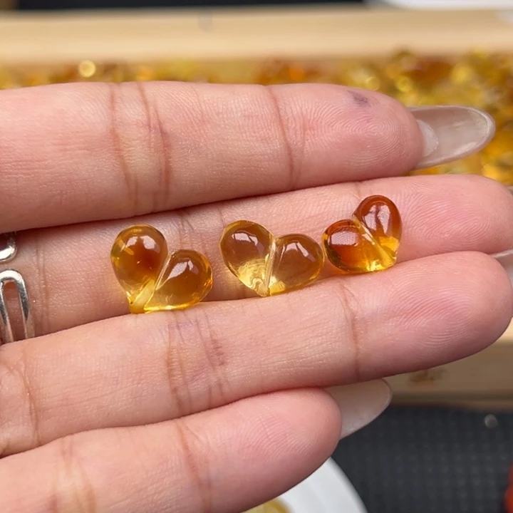 苏***记未镶嵌吊坠(不含链)蜜蜡