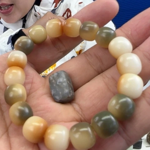 和田玉颈饰未镶嵌久**y福利