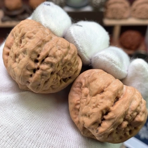 文玩核桃吊坠40全品白茶山地红皮三角爆肉小蛤蟆