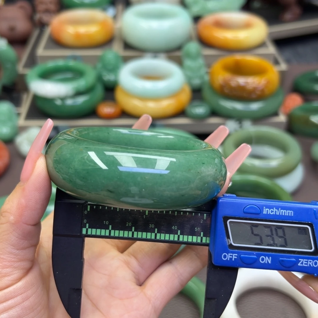 未镶嵌手镯石英岩玉