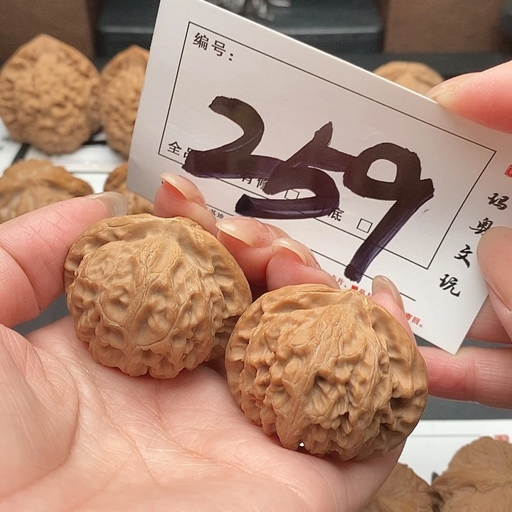 文玩核桃吊坠259号 41尺 宫灯