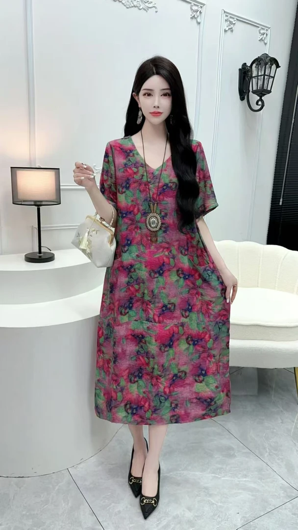 8989 梅红色绿花新款时尚宽松休闲大码遮肉V领连衣裙