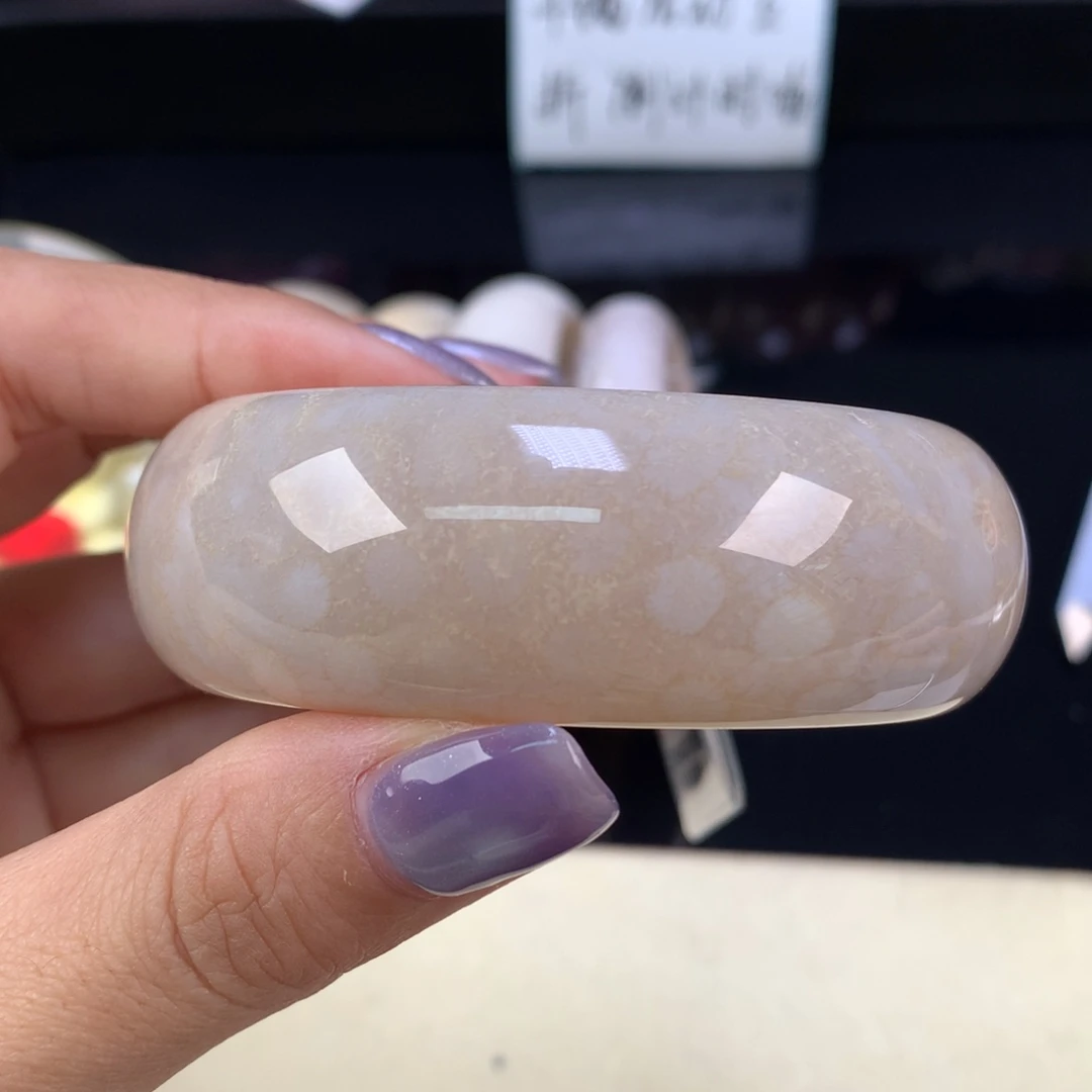 硅化珊瑚（珊瑚玉）未镶嵌颈饰精美手镯五折55.7口（30号）