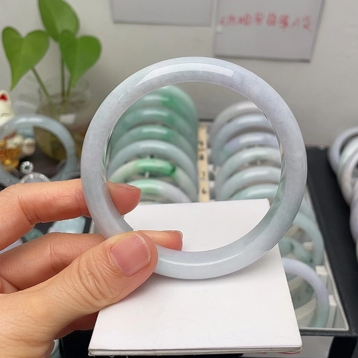 翡翠未镶嵌手镯62.8正圈