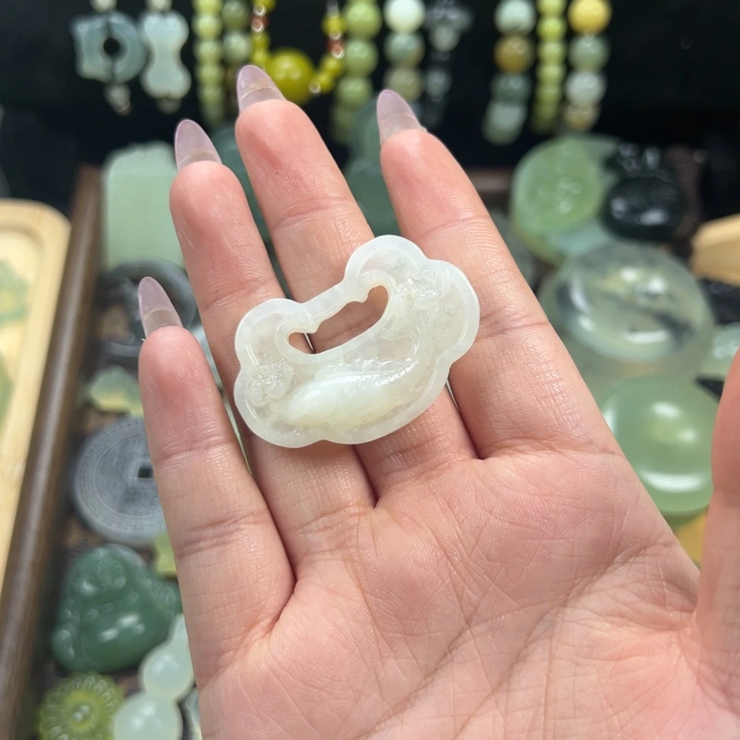 未镶嵌蛇纹石玉颈饰