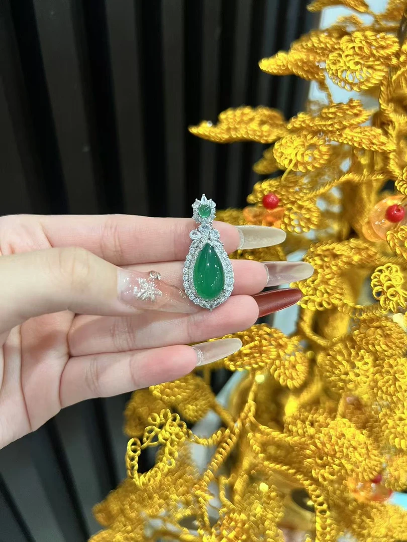 豪镶嵌玉髓水滴吊坠