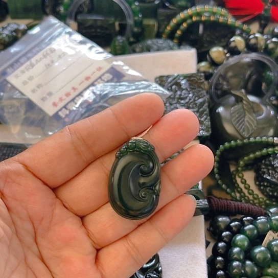随***玉蛇纹石玉未镶嵌泰山玉