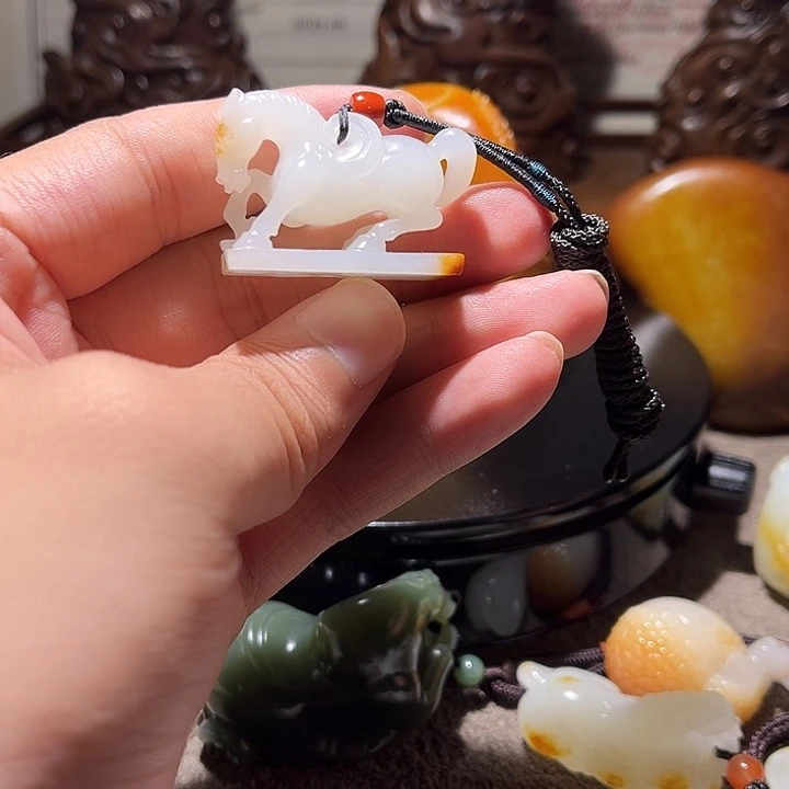 颈饰未镶嵌和田玉（子料）