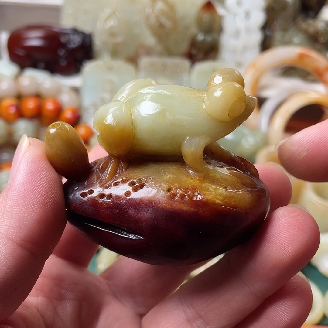 皇***勒和田玉未镶嵌颈饰