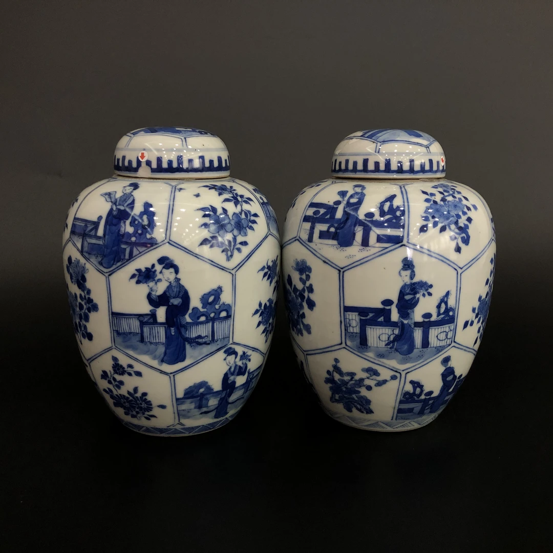 25101027 清晚期青花开窗三娘教子图盖罐一对 高19.3cm